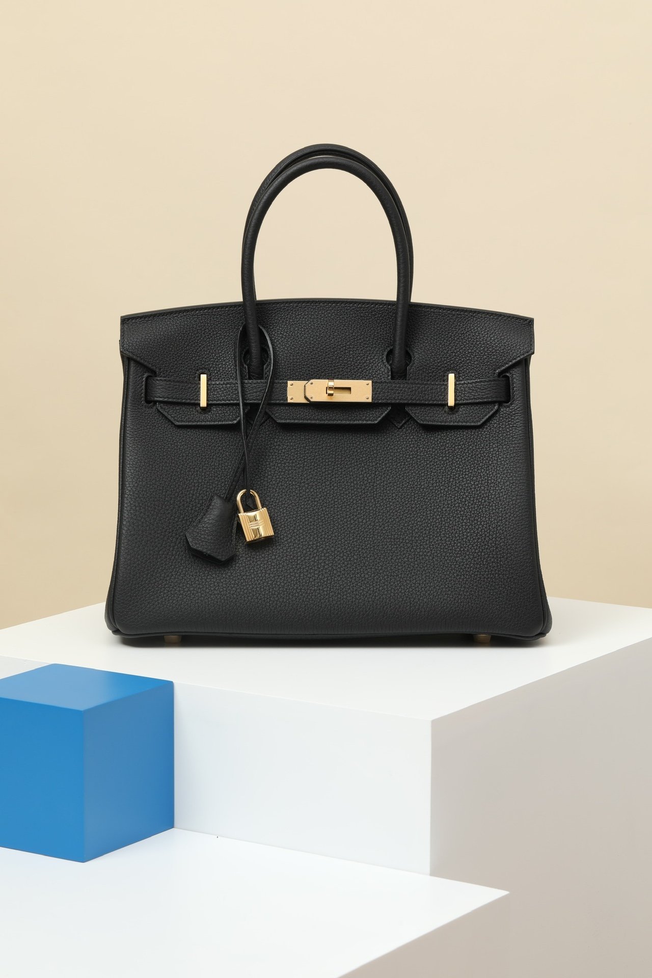 Hermès Birkin 30 detail image 1 sourced from womanlvbag.com