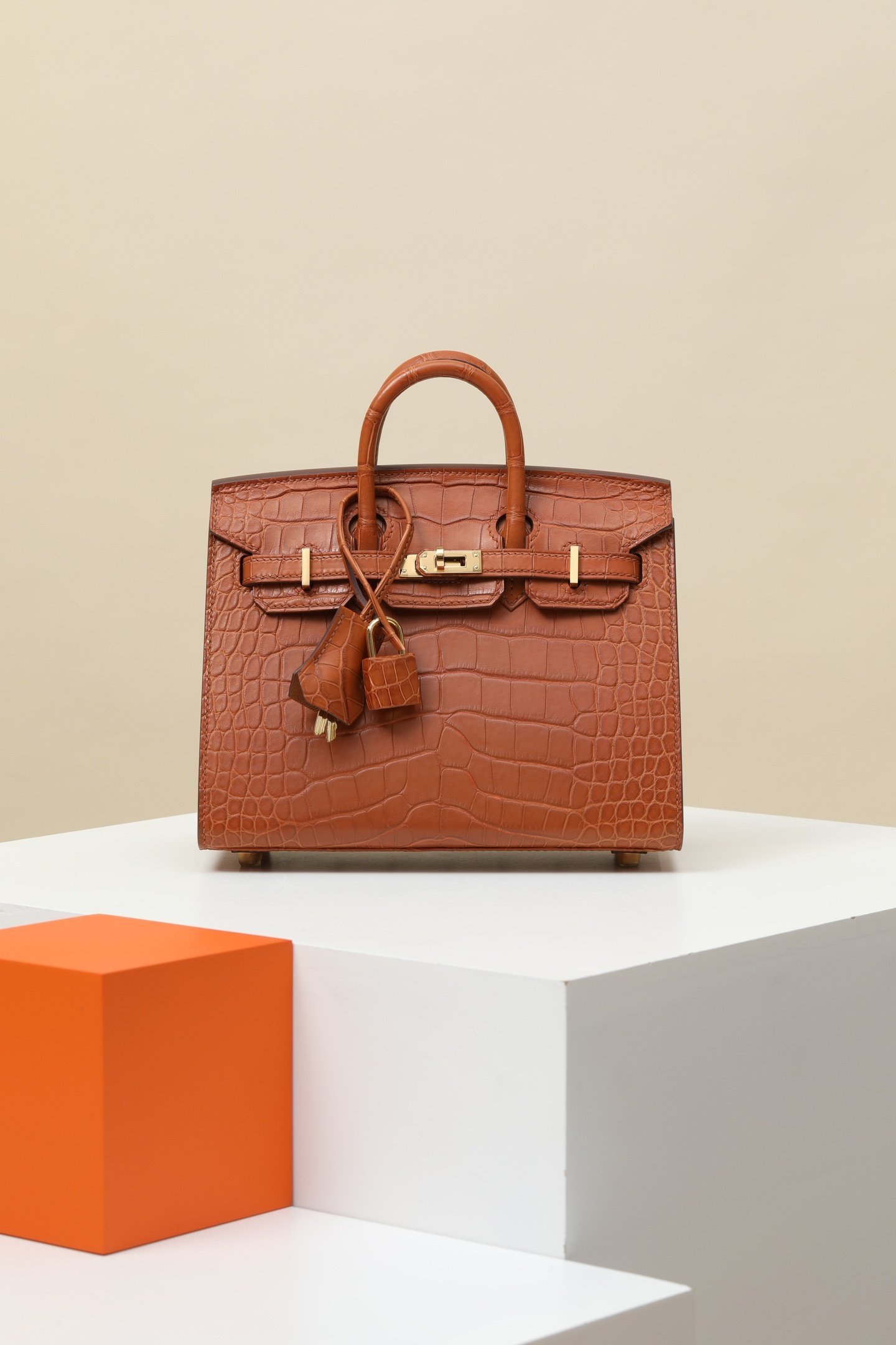 Birkin 20 with Sellier (structured) edges detail image 1 sourced from womanlvbag.com