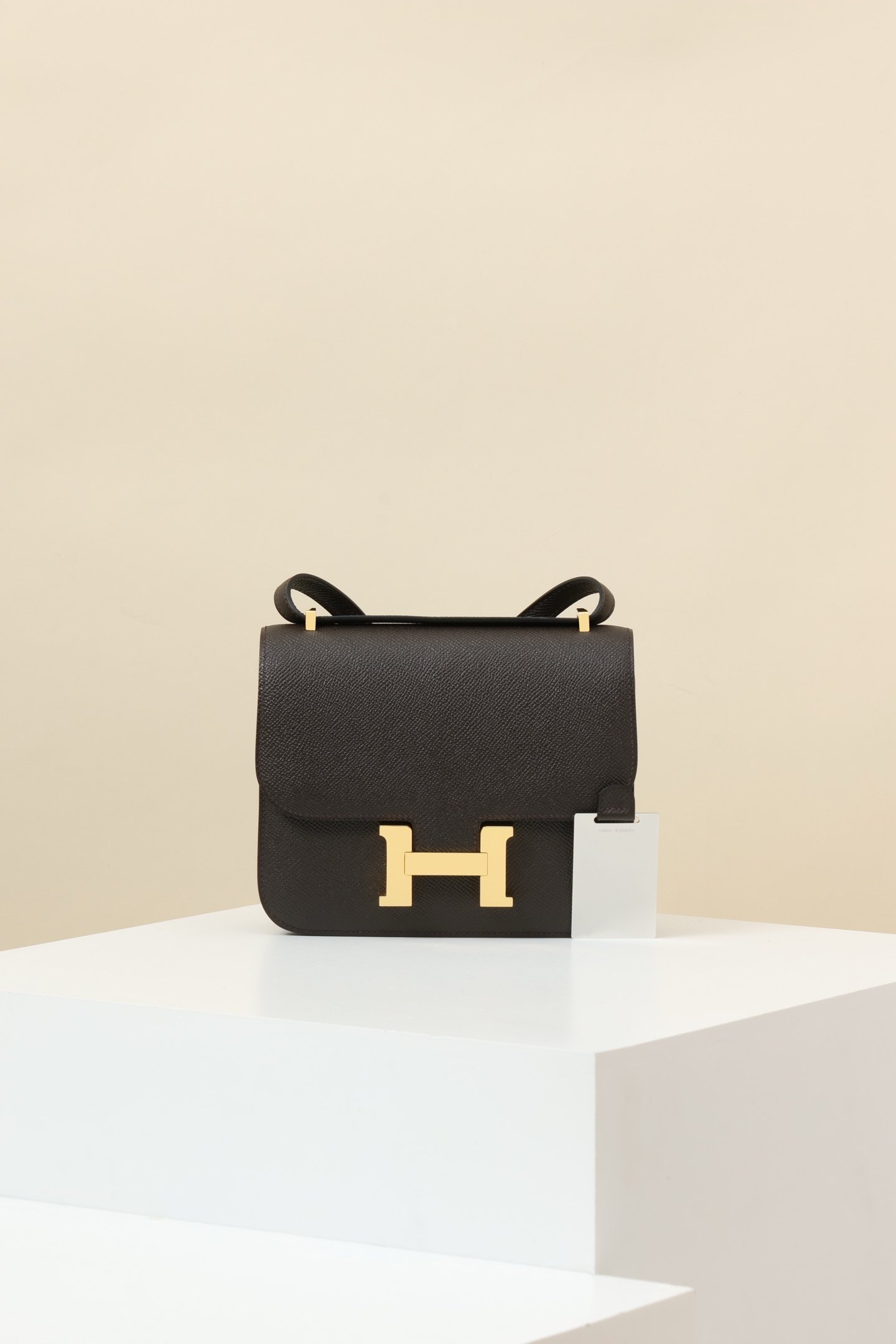 Hermès Constance 19 detail image 1 sourced from womanlvbag.com