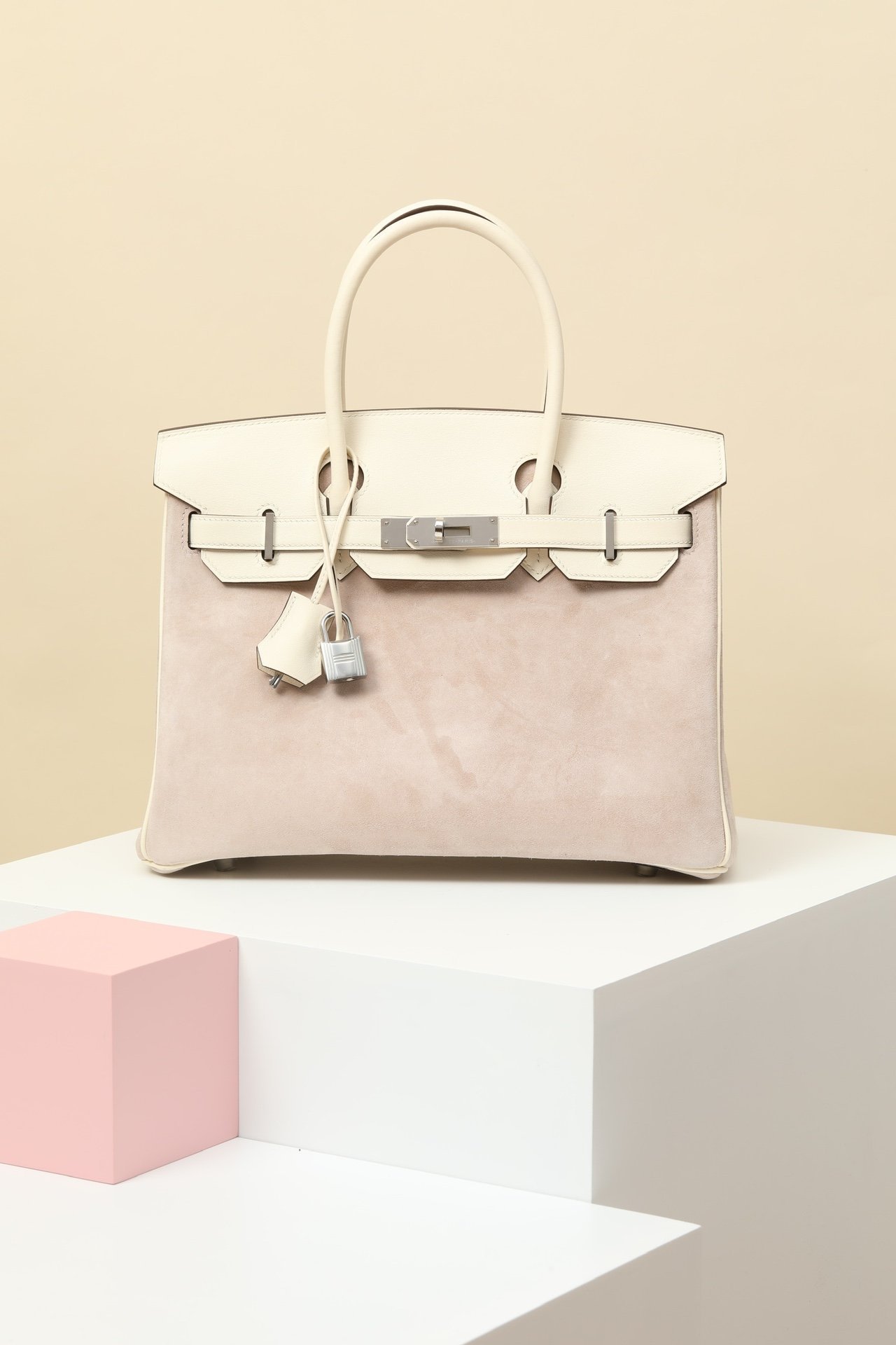 Hermès Birkin 30 Colormatic detail image 1 sourced from womanlvbag.com