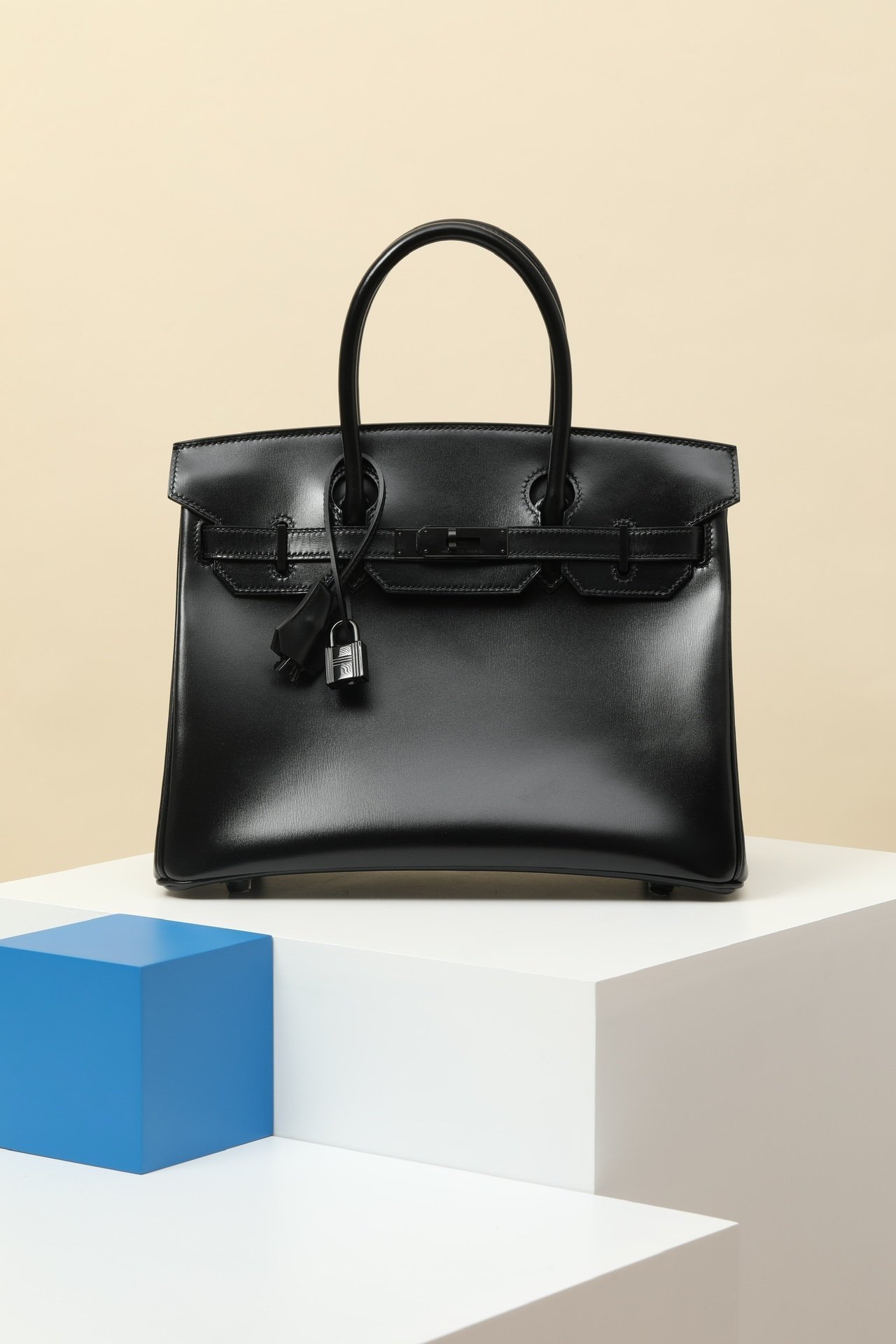Hermès Birkin 30 detail image 1 sourced from womanlvbag.com
