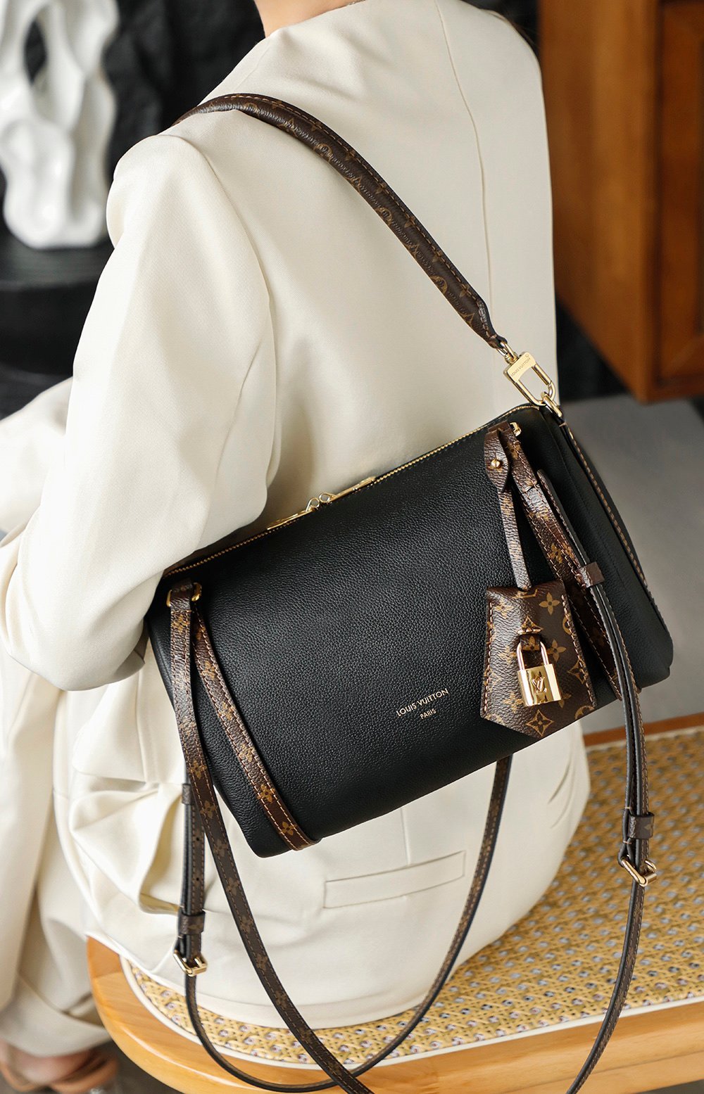 M26039 Model Photos detail image 1 sourced from womanlvbag.com