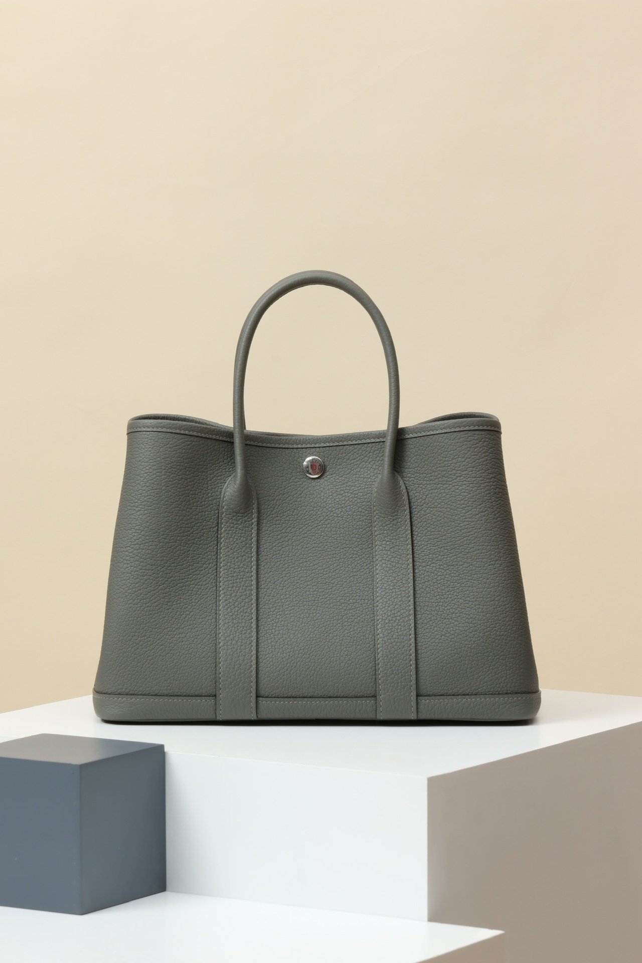 Hermès Garden Party 30 – Negonda Gris Cumulus (0L) PHW comparison image 2 sourced from womanlvbag.com