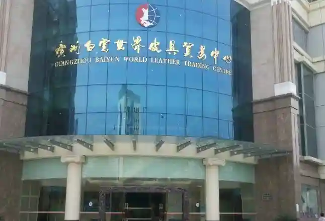 Birkin 25 Grizzly detail image 2 sourced from womanlvbag.com
