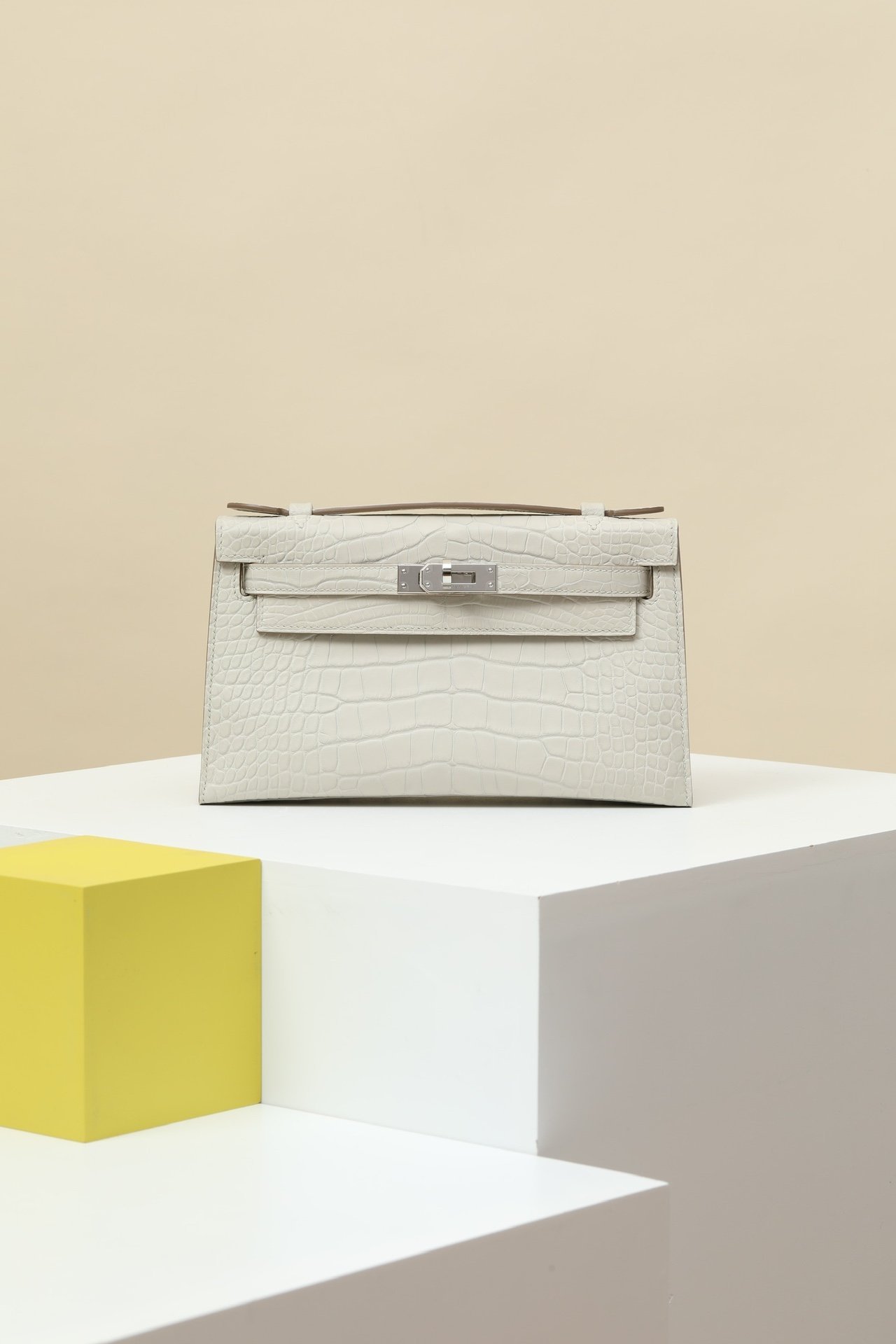 Hermes Mini Kelly 22 (Generation I) detail image 1 sourced from womanlvbag.com