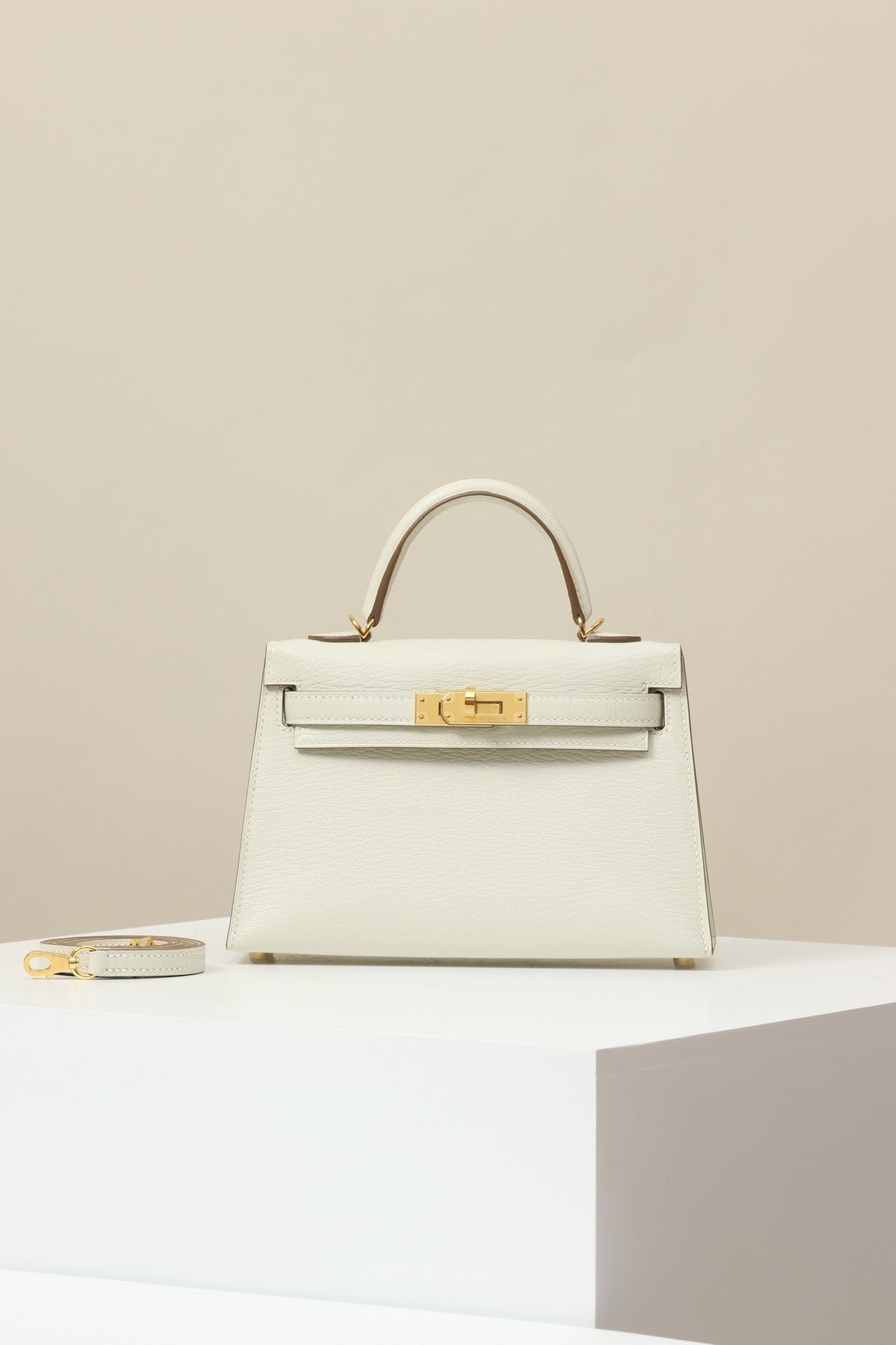Hermes Mini Kelly 19 G2 – Chevre Mushroom (OT) & Gold Hardware (GHW) detail image 1 sourced from womanlvbag.com