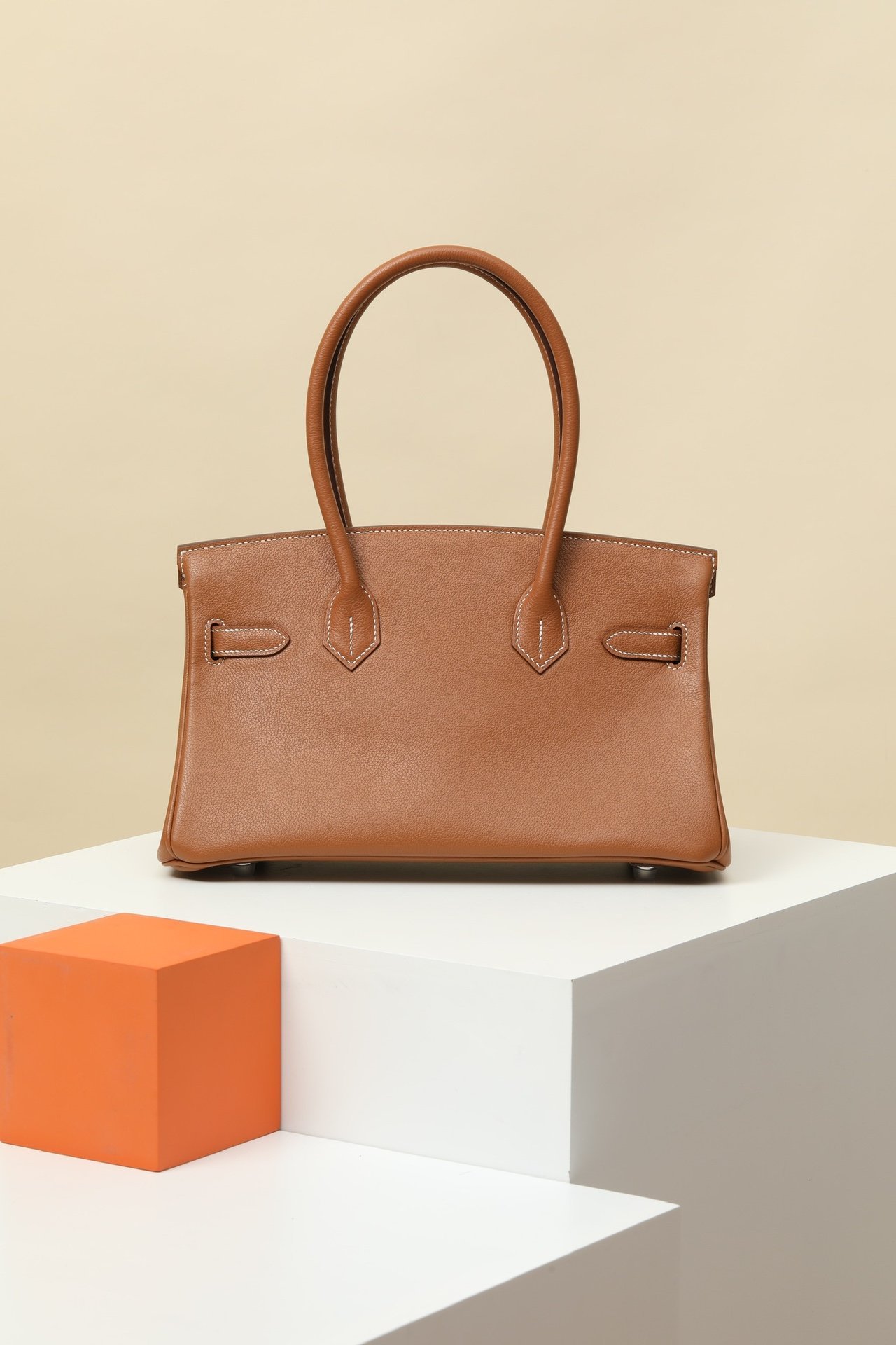Hermès Birkin Shoulder Light 29 Gold Evergrain PHW detail image 2 sourced from womanlvbag.com