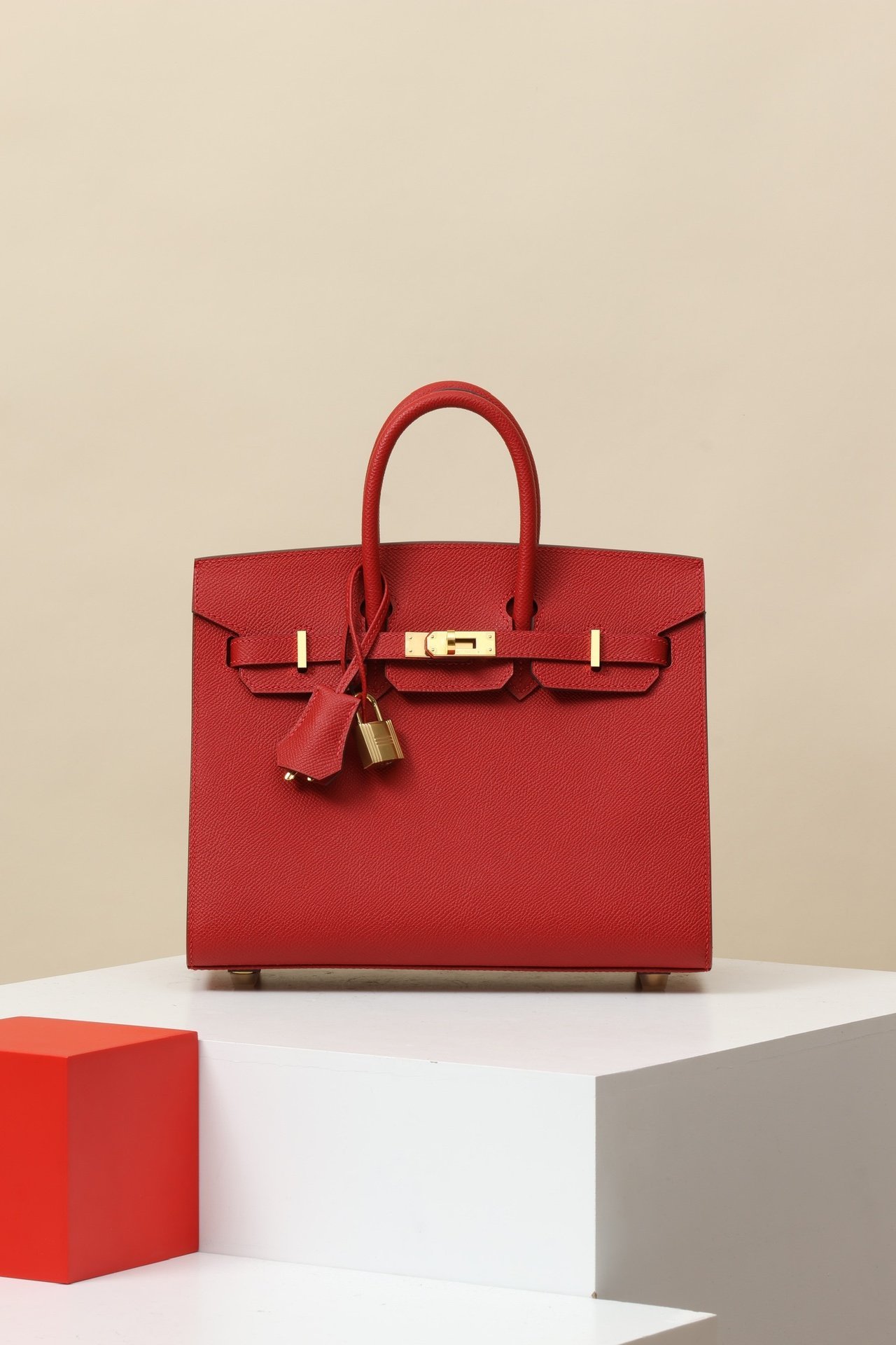 Birkin 25 (B25) detail image 1 sourced from womanlvbag.com