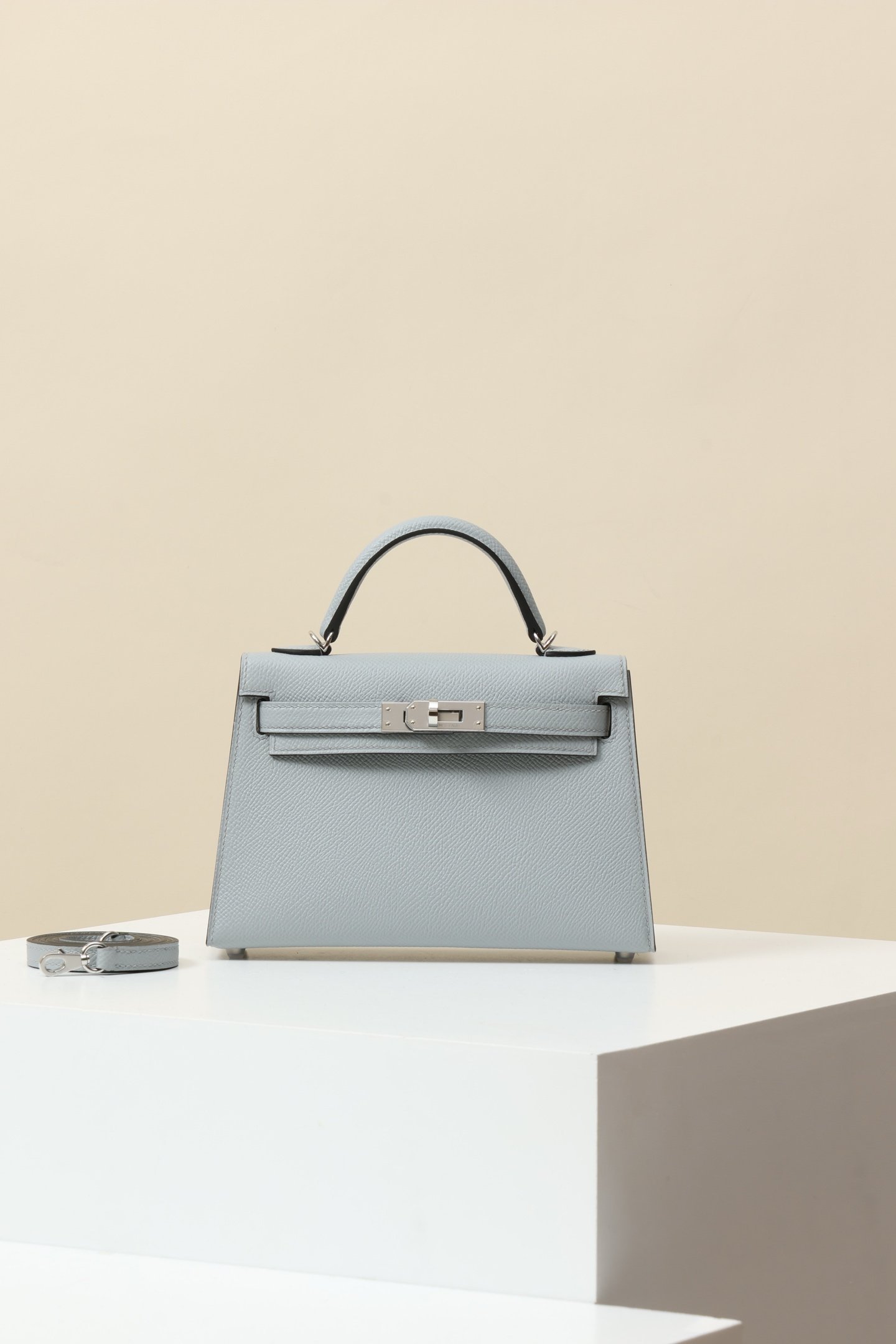 Hermès Mini Kelly 19 G2 Epsom Bleu Glacier 8U PHW detail image 1 sourced from womanlvbag.com