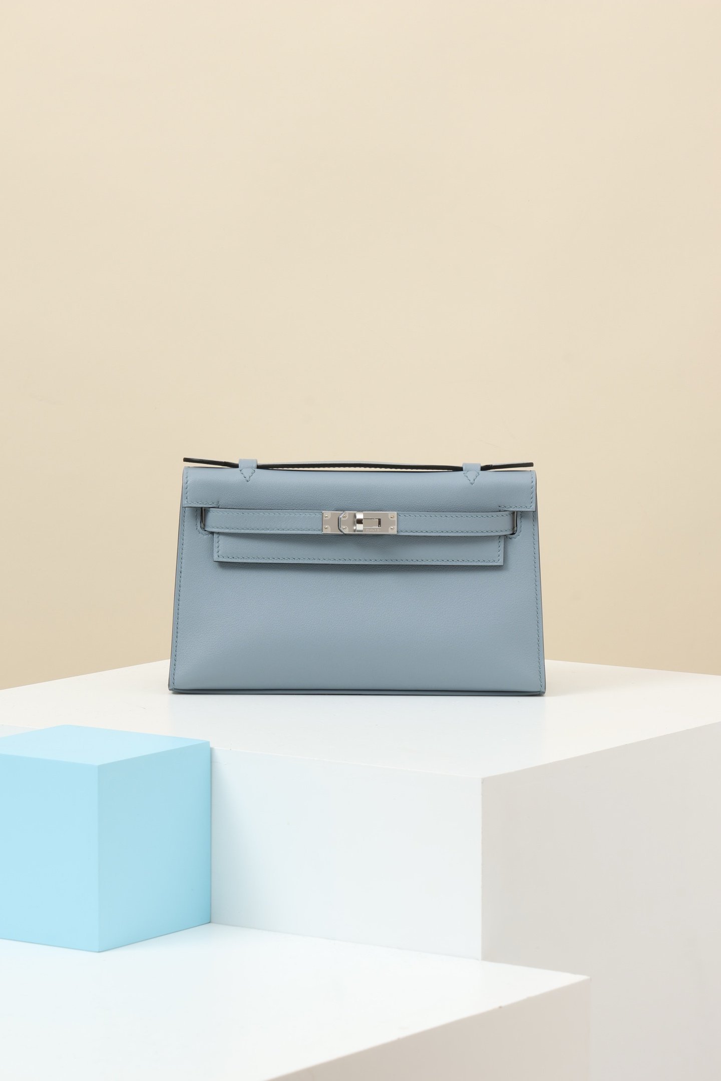 Hermès Mini Kelly 22 (Generation I) detail image 1 sourced from womanlvbag.com