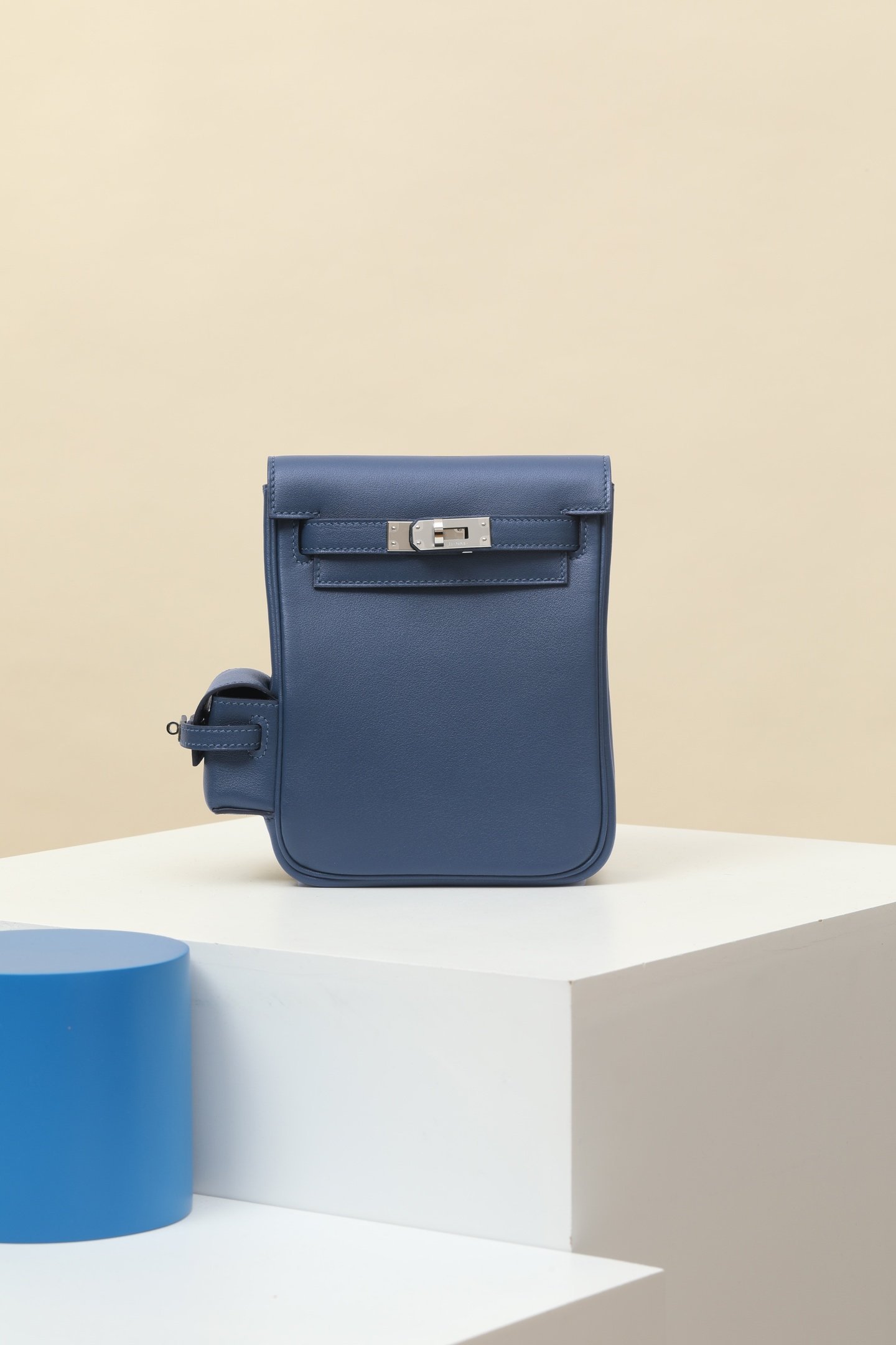 Hermès Hac à Dos PM Swift 7P Bleu de Prusse PHW detail image 1 sourced from womanlvbag.com