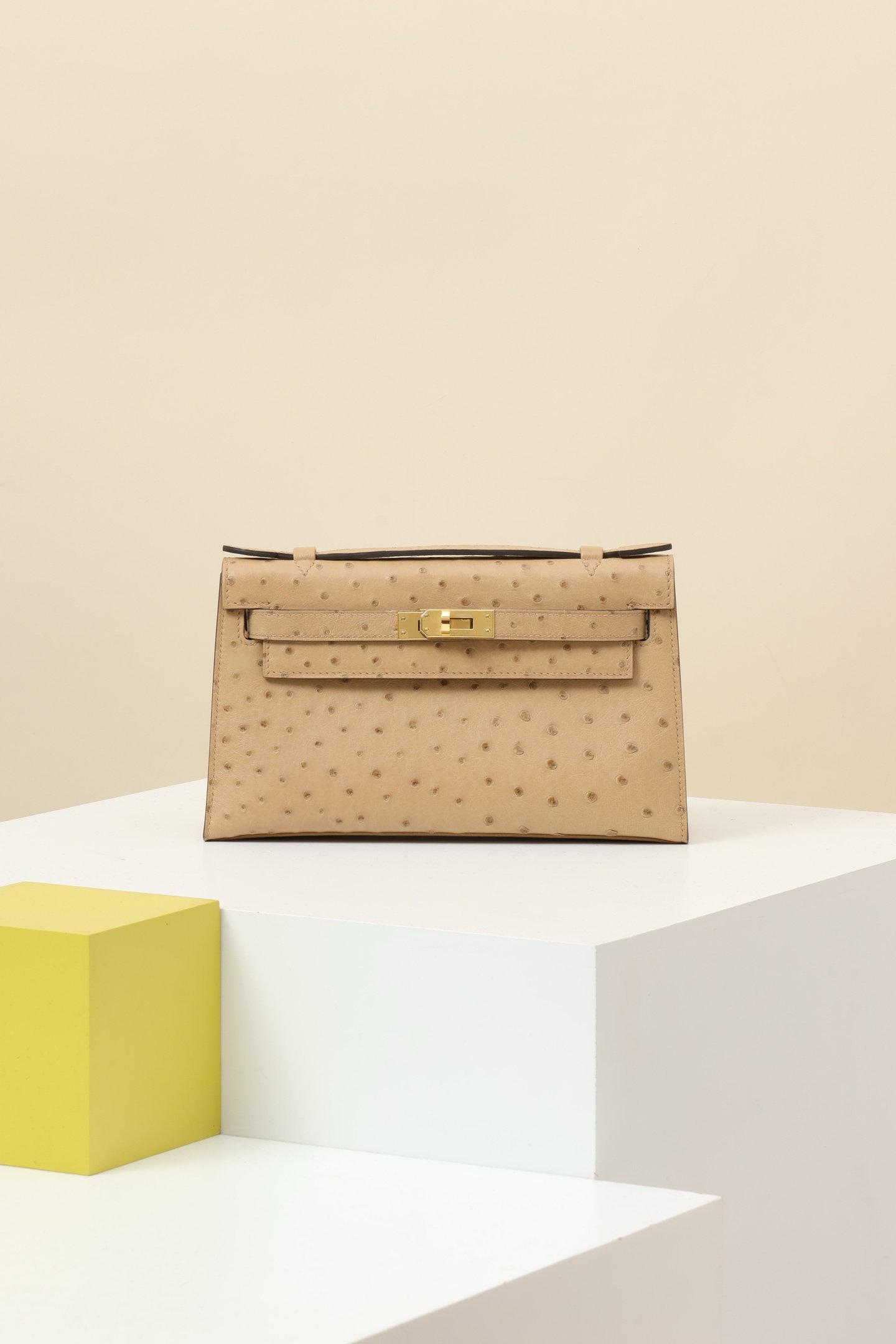 Hermès Mini Kelly 22, Generation I detail image 1 sourced from womanlvbag.com