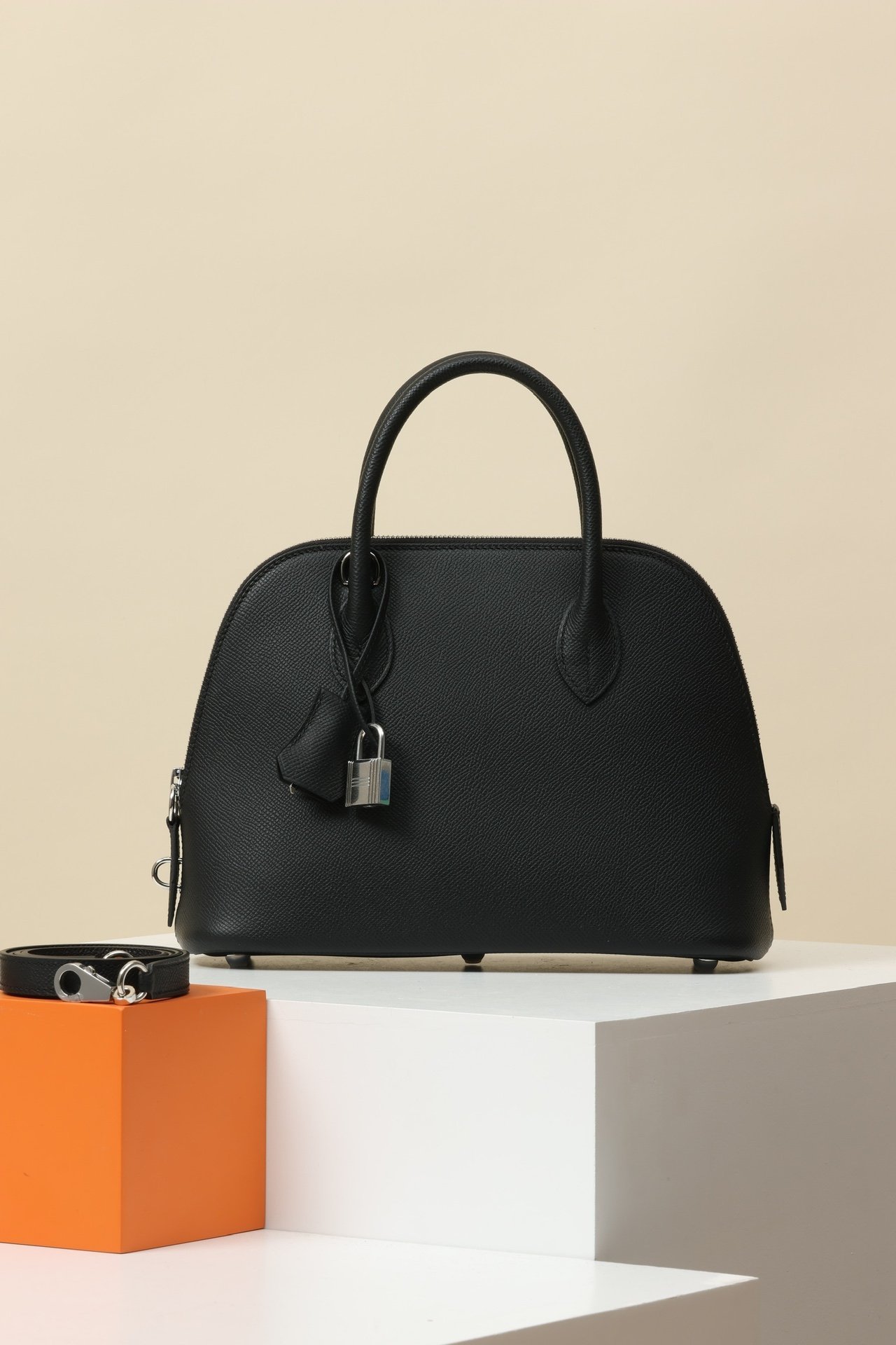 Bolide 1923 25 detail image 1 sourced from womanlvbag.com