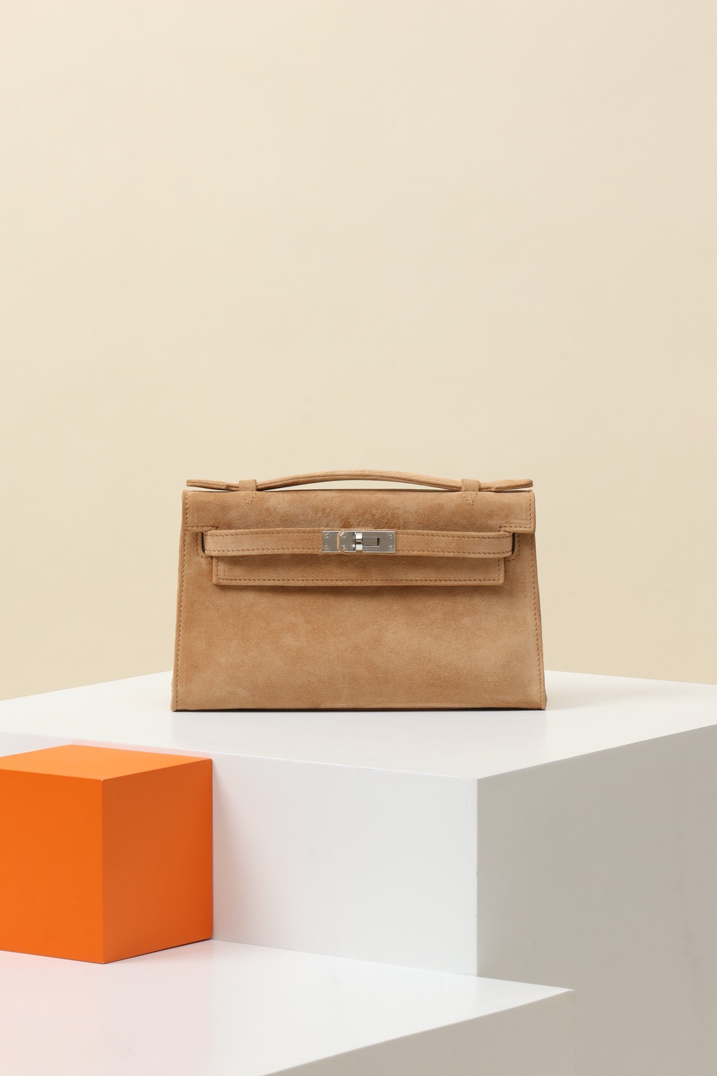 Hermès Mini Kelly 22, Generation I detail image 1 sourced from womanlvbag.com