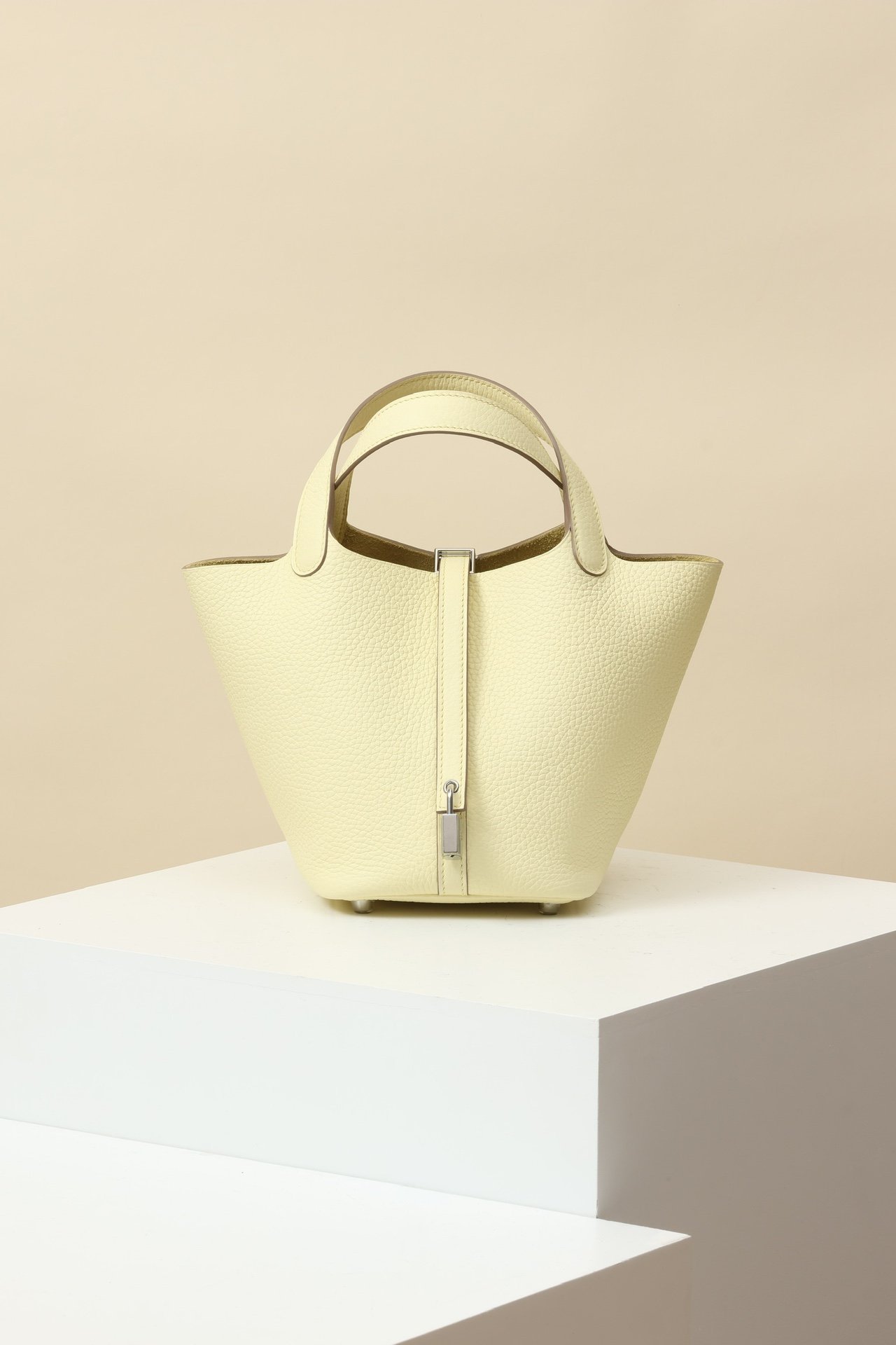 Hermès Picotin Lock 18 – Taurillon Clemence I8 Jaune Milton PHW detail image 1 sourced from womanlvbag.com