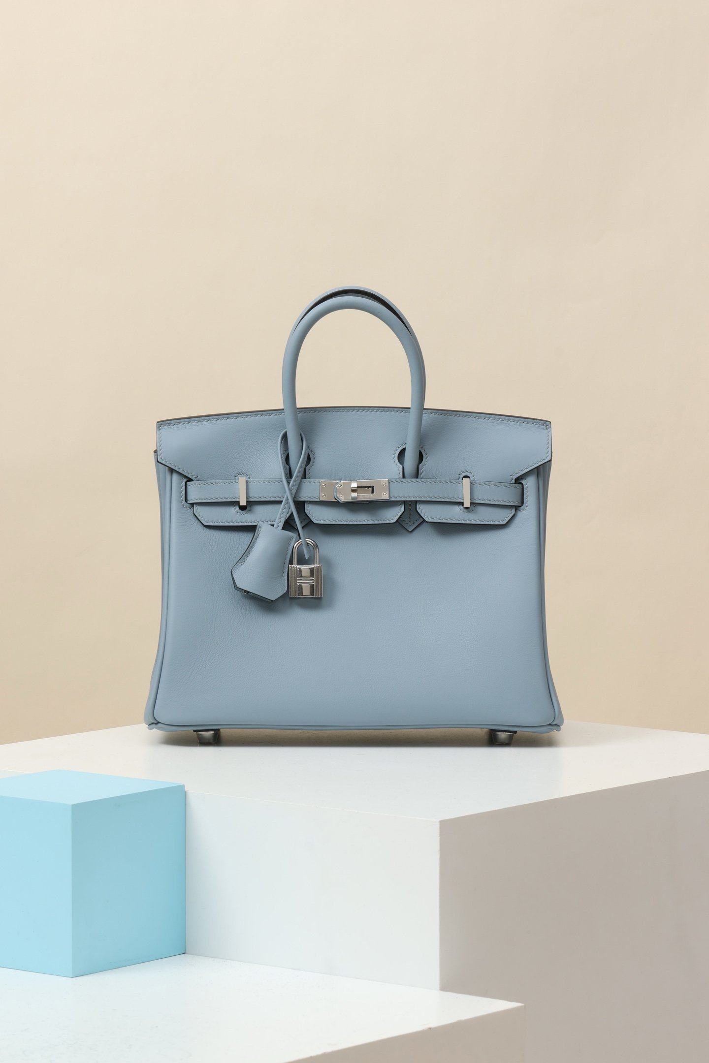 Hermès Birkin 25 detail image 1 sourced from womanlvbag.com