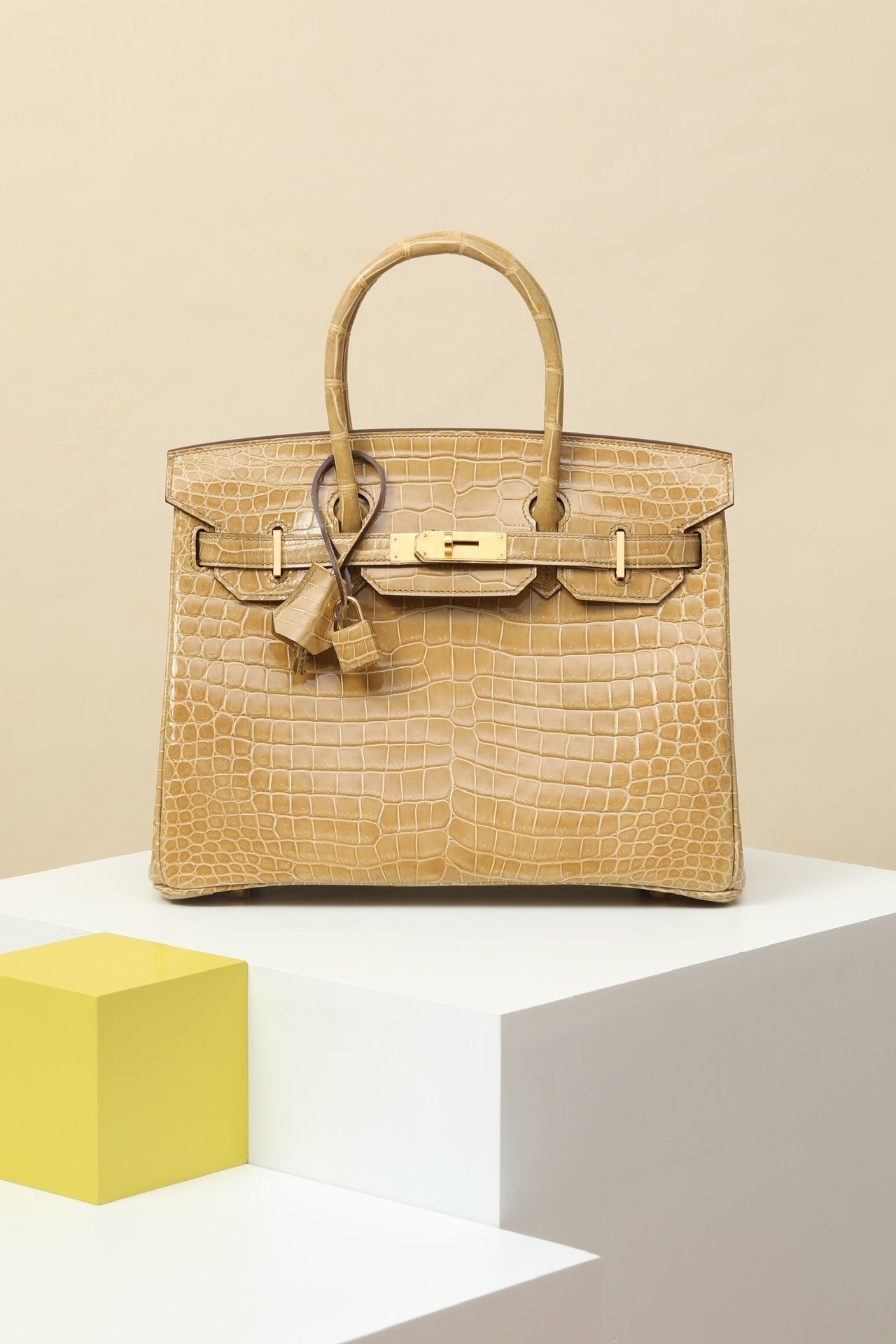 Hermès Birkin 30 Lisse Porosus Crocodile Beige Sable GHW detail image 1 sourced from womanlvbag.com