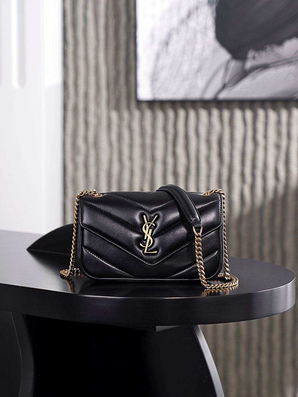 Loulou Mini / Pouch on Chain (Style ID: 821749) detail image 1 sourced from womanlvbag.com