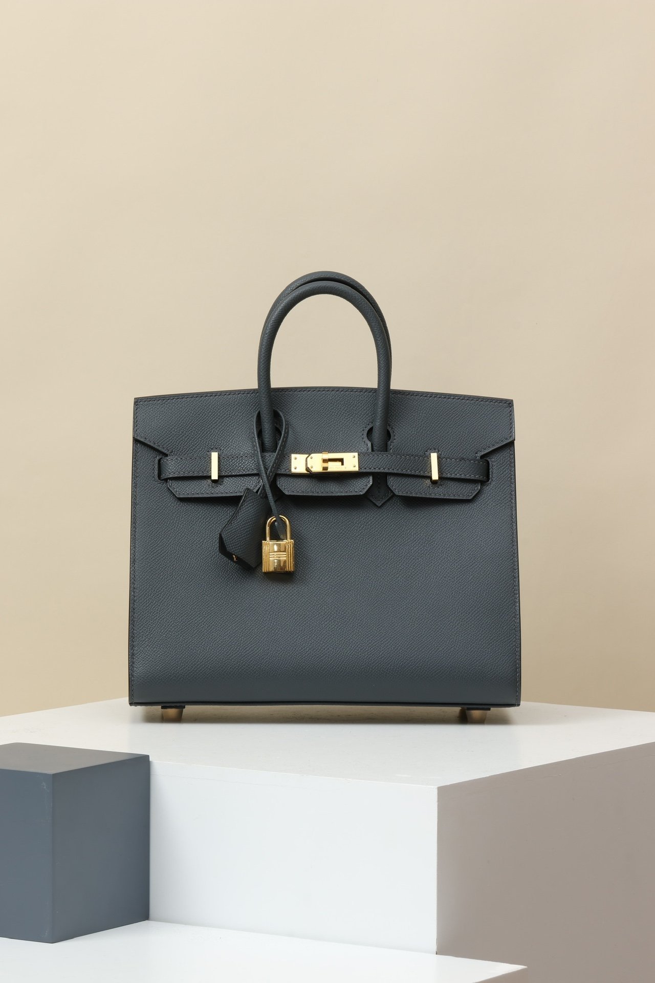 Hermès Birkin 25 Gris Nébulé H0 Epsom Leather Gold Hardware (GHW) detail image 1 sourced from womanlvbag.com