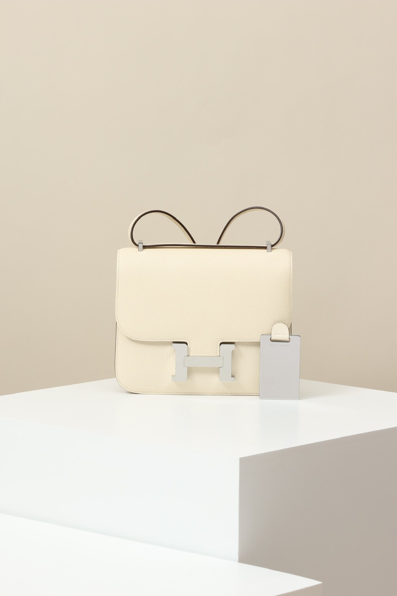 Hermès Constance 19 – Epsom Calfskin I2 Beton PHW detail image 1 sourced from womanlvbag.com