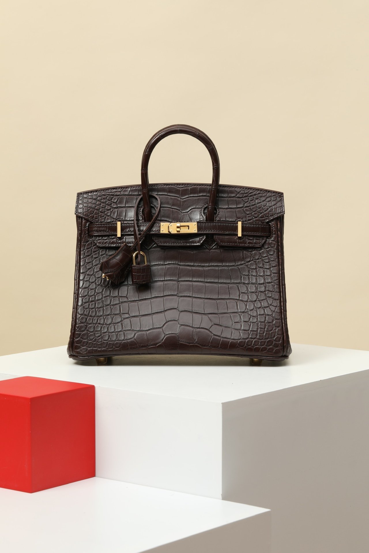 Hermès Birkin 25 detail image 1 sourced from womanlvbag.com