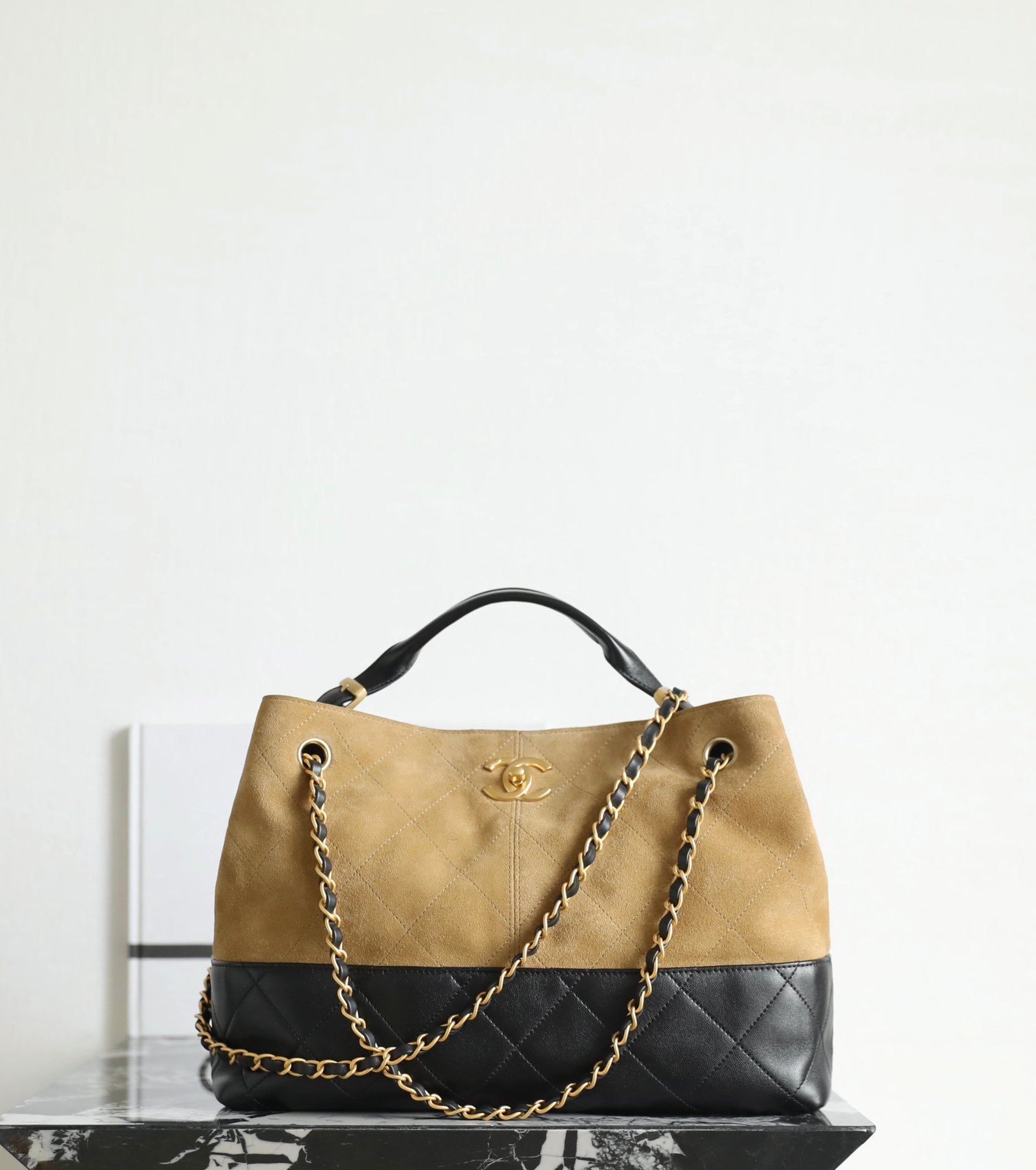 CHANEL Trendy CC Horizontal Hobo – Apricot Suede & Black Lambskin detail image 1 sourced from womanlvbag.com