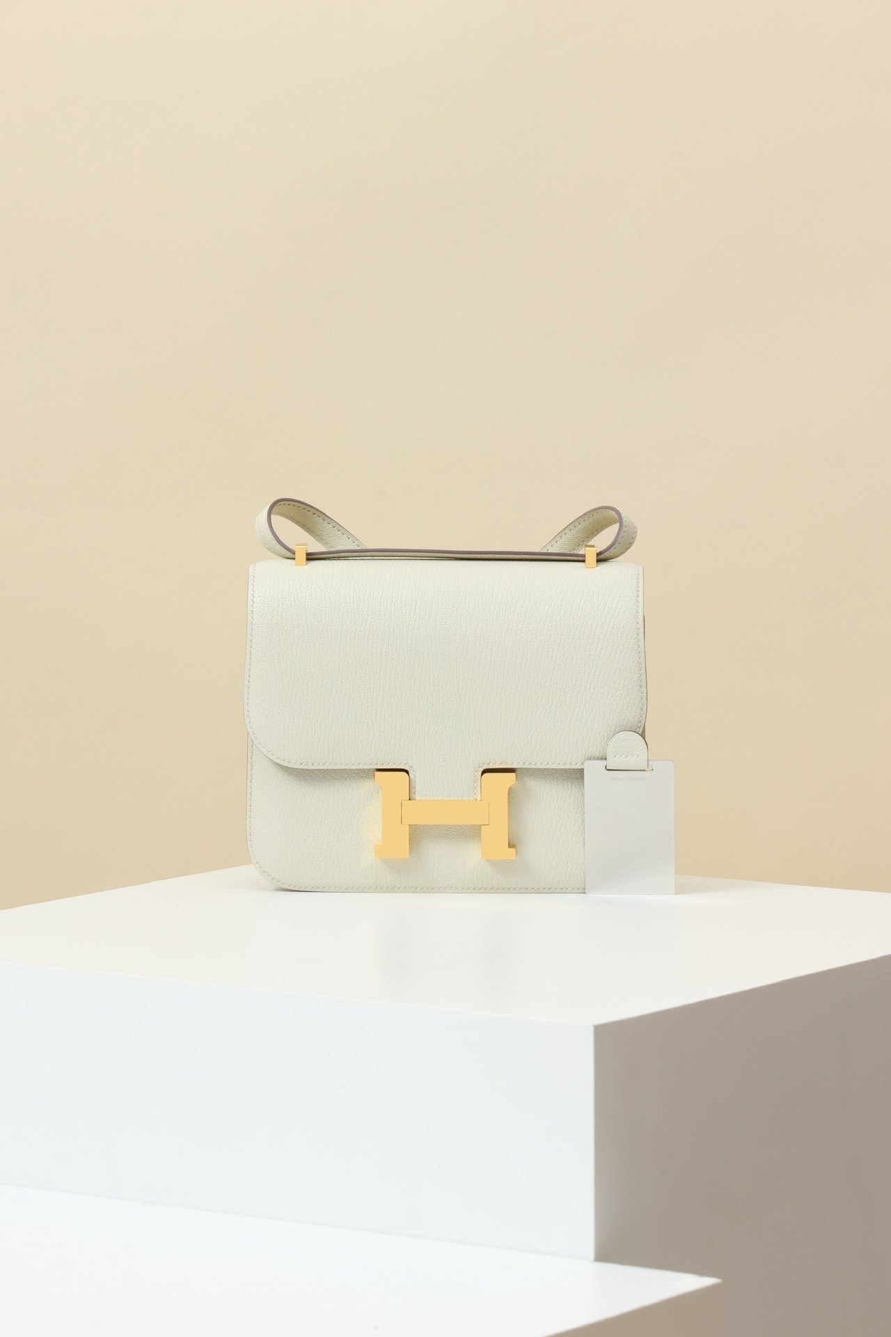 Hermès Constance 19 – Mysore Goatskin T0 Blanc Champignon & 4B Biscuit GHW detail image 1 sourced from womanlvbag.com