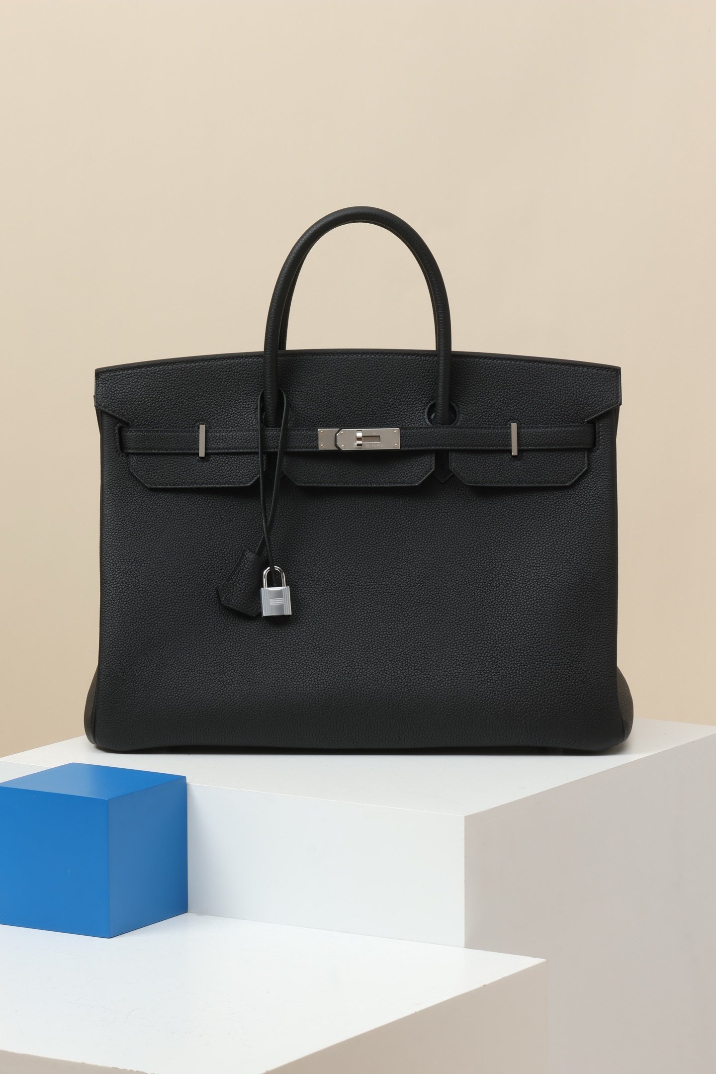 Hermès Birkin 40 in size 40 x 30 x 21 cm detail image 1 sourced from womanlvbag.com