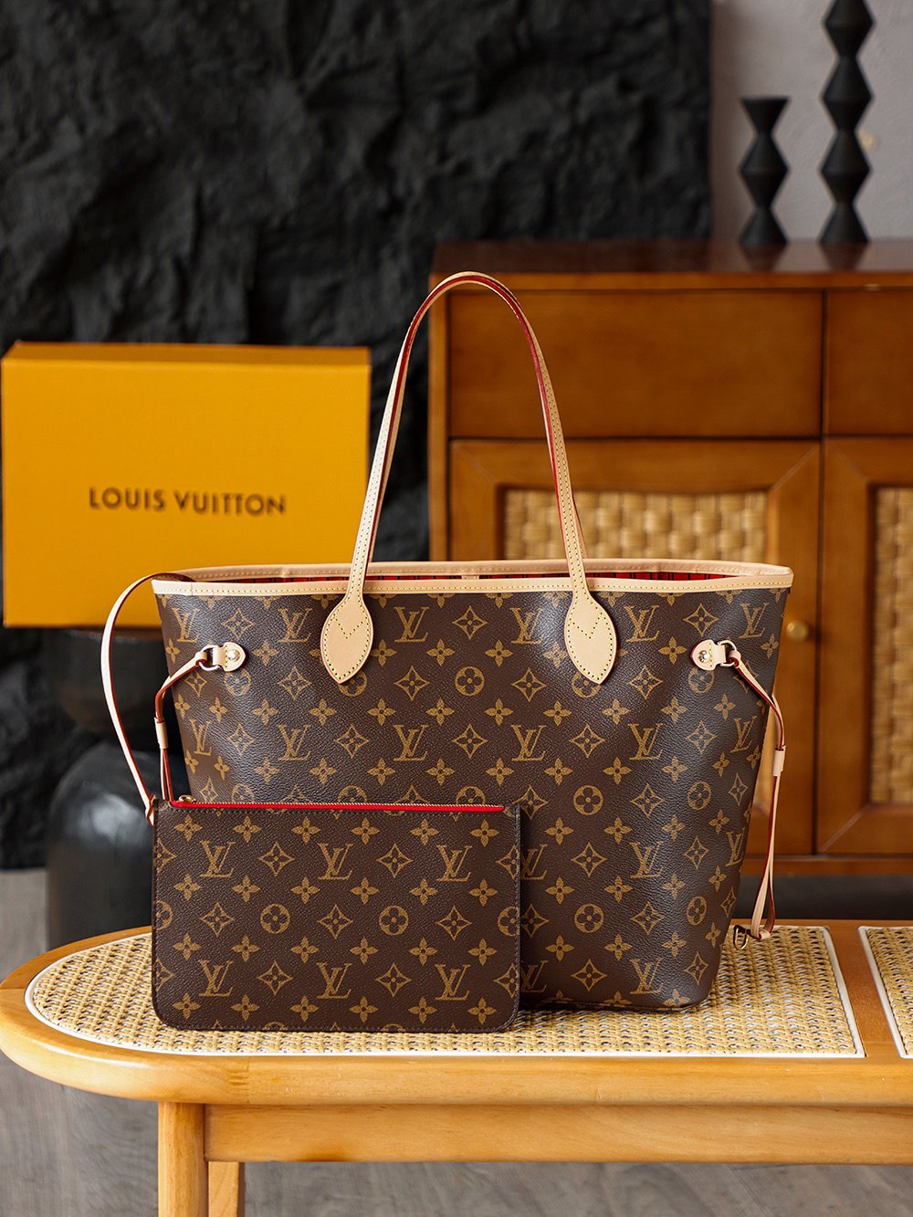 Louis Vuitton Neverfull MM M41177 tote side profile with monogram canvas, cowhide trim, and side laces