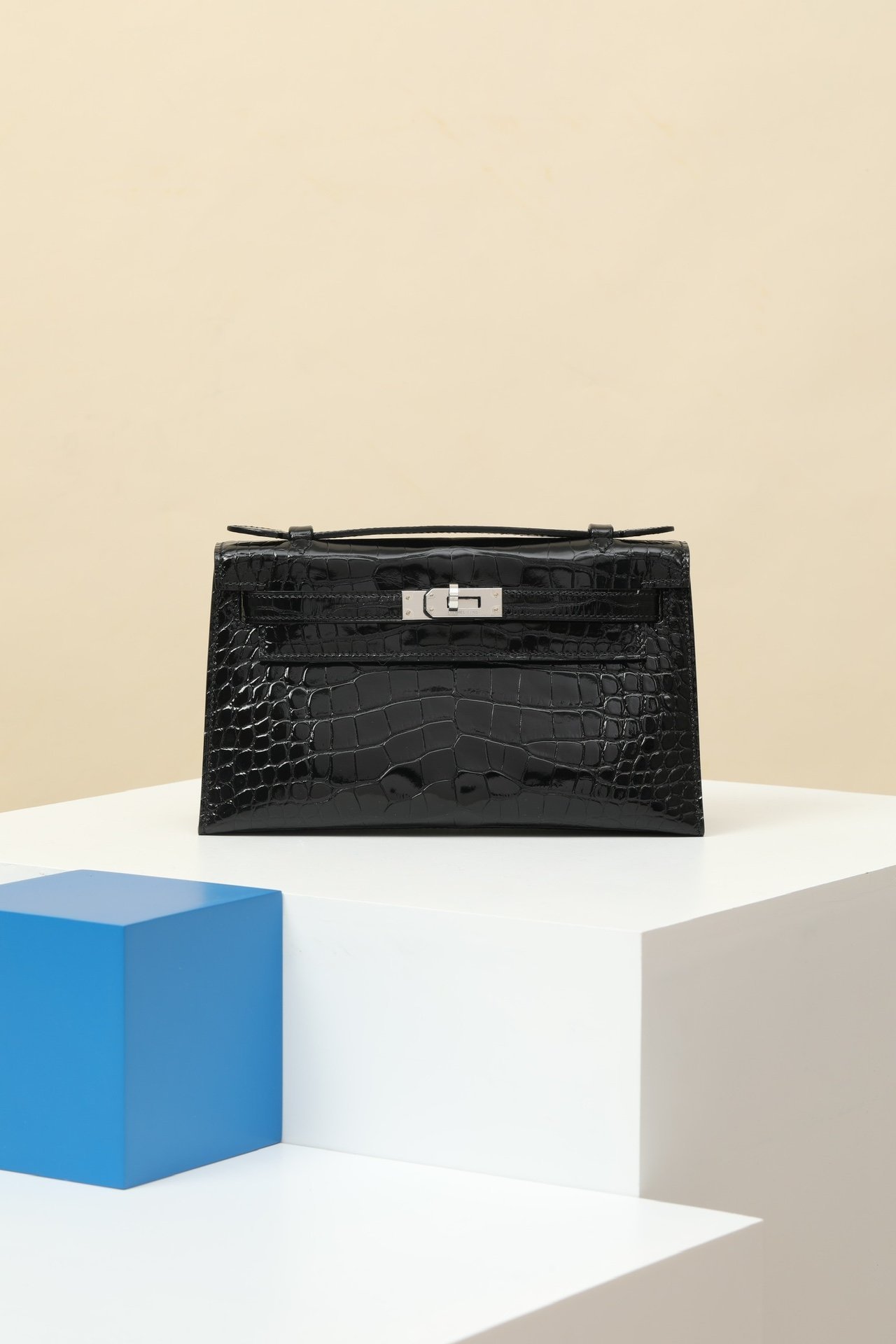 Hermès Mini Kelly 22 (Generation I) detail image 1 sourced from womanlvbag.com