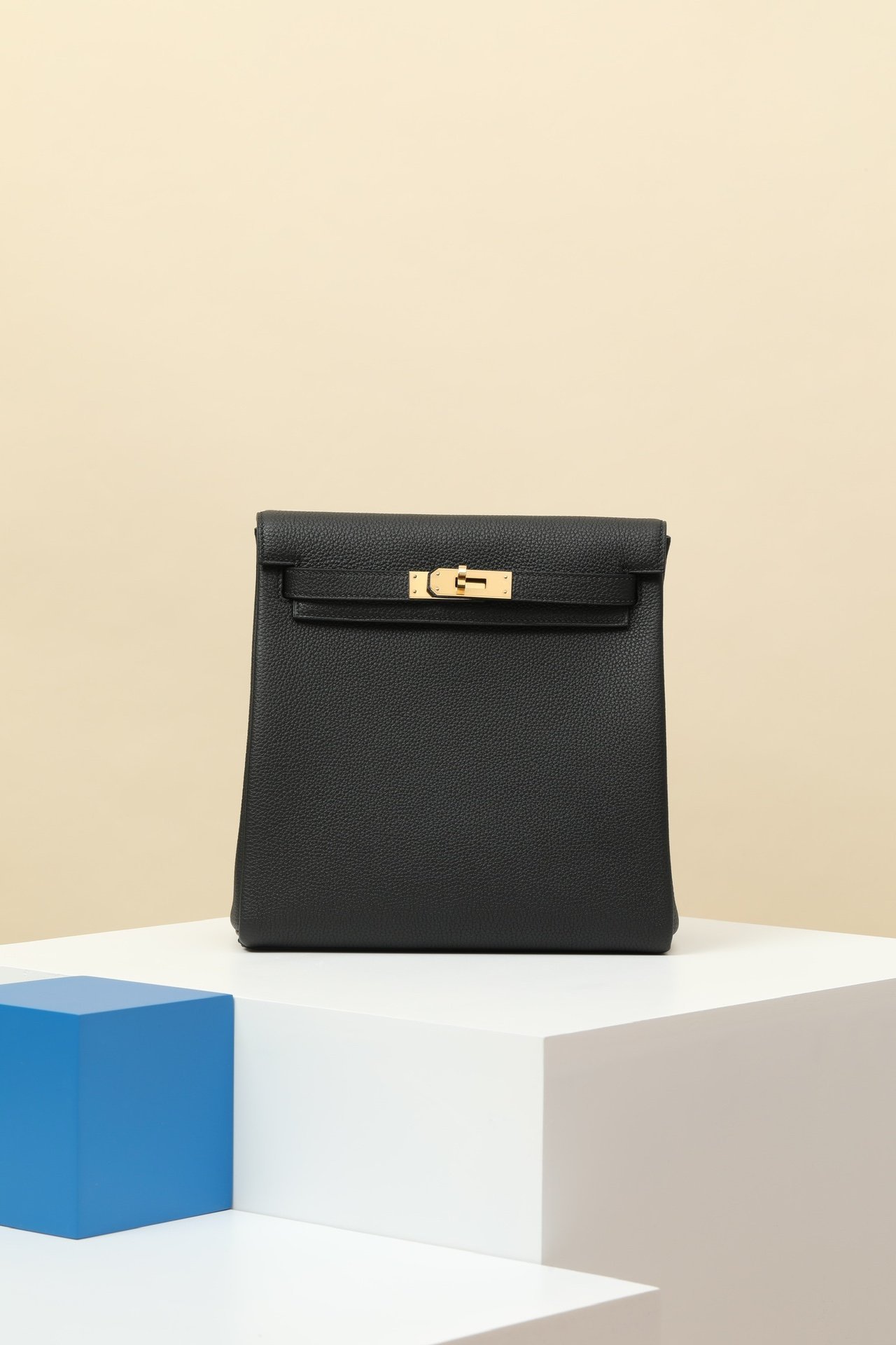 Hermès Hac à Dos GM Togo 89 Noir GHW detail image 1 sourced from womanlvbag.com