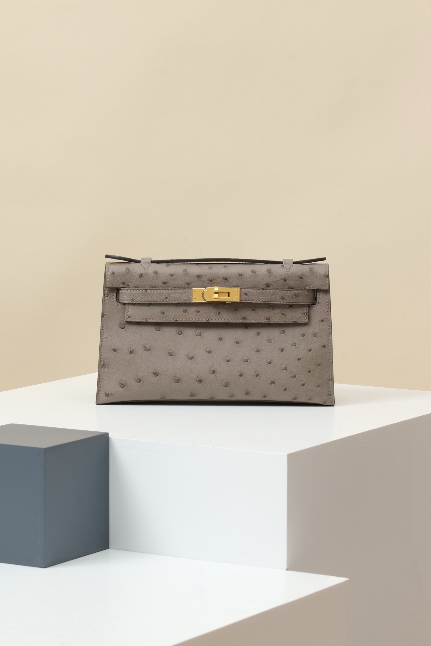 Hermès Mini Kelly 22 (Generation I) detail image 1 sourced from womanlvbag.com