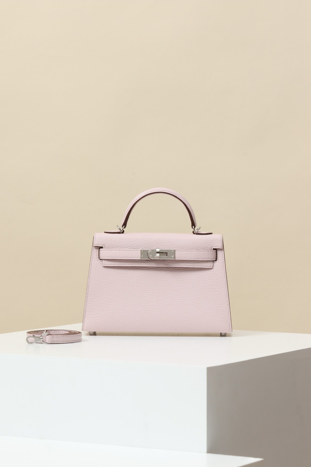 Hermès Mini Kelly II 19 – Chèvre Leather in Rose Darling (M7) PHW detail image 1 sourced from womanlvbag.com