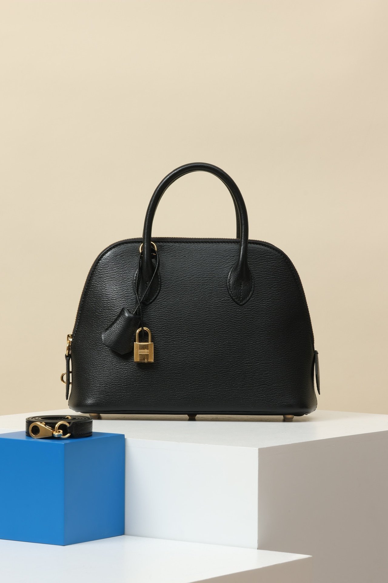Hermès Bolide 1923 25 in CK89 Noir (Black) detail image 1 sourced from womanlvbag.com