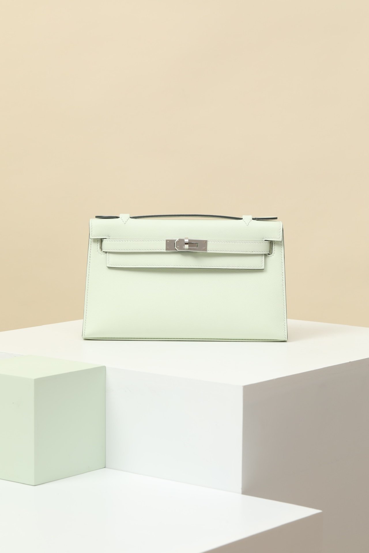Hermes Mini Kelly 22 (Generation I) detail image 1 sourced from womanlvbag.com