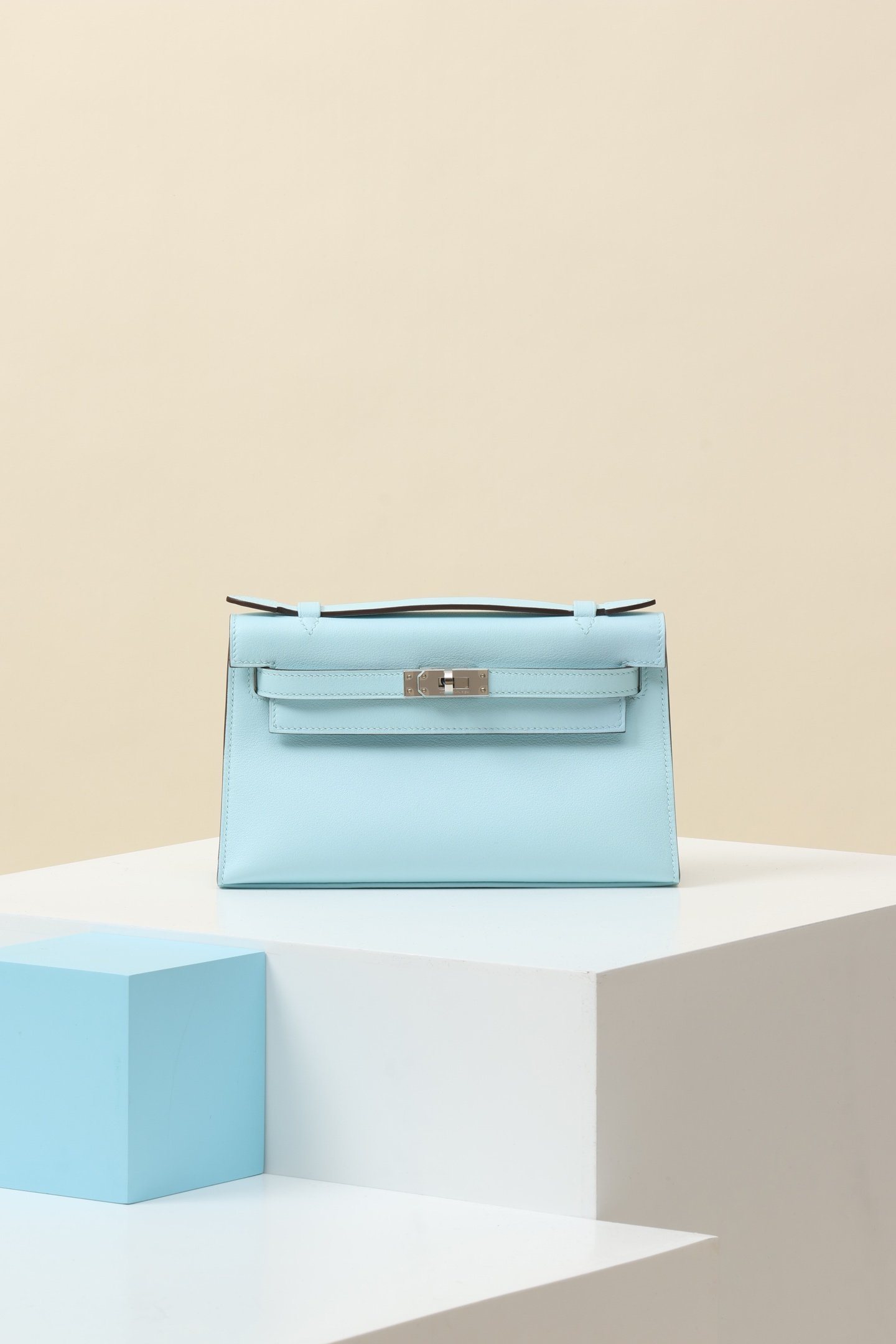 Hermès Mini Kelly 22 Generation I | Swift Calfskin - Light Blue with Palladium Hardware detail image 1 sourced from womanlvbag.com