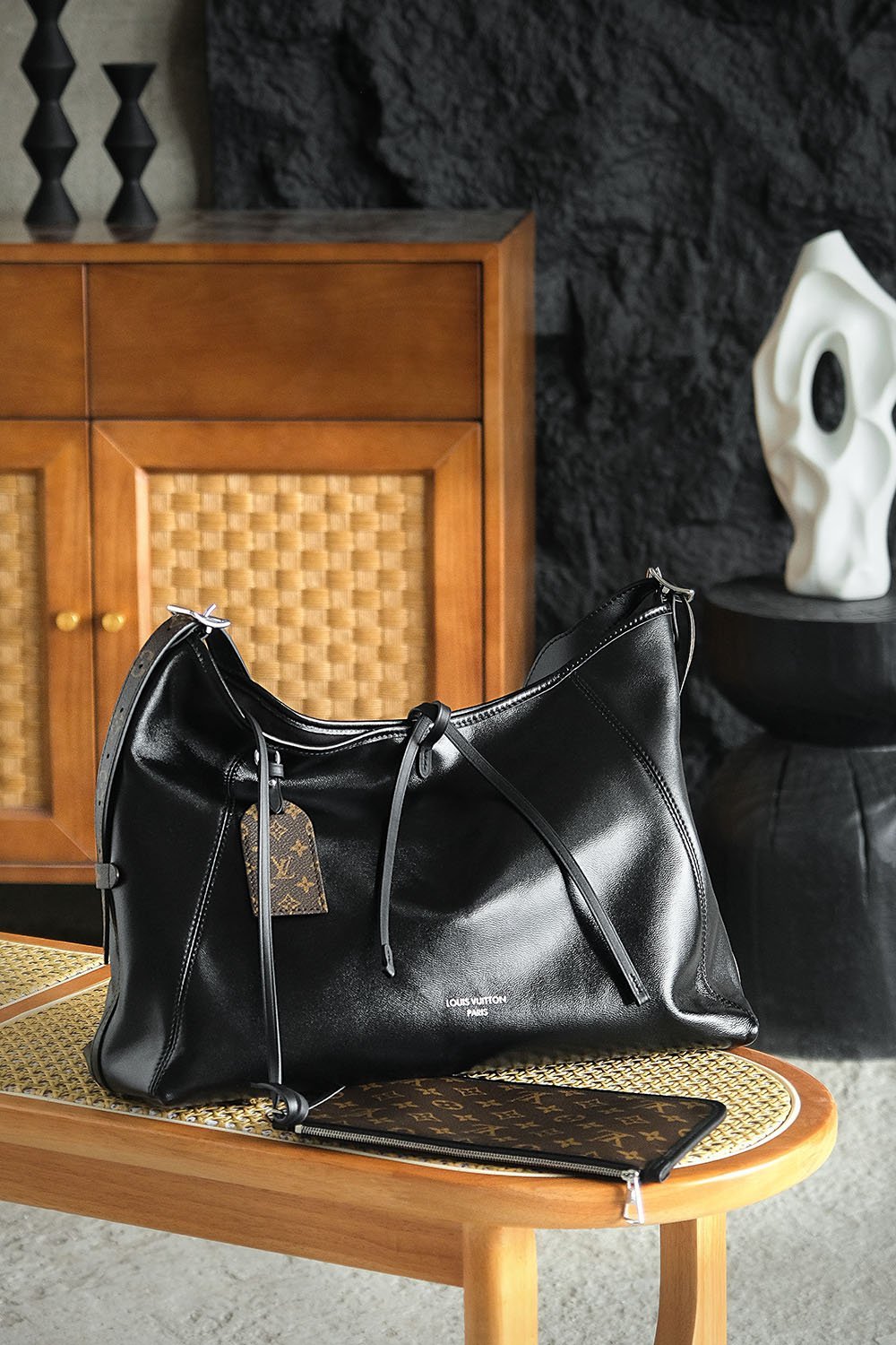 Louis Vuitton CarryAll detail image 1 sourced from womanlvbag.com